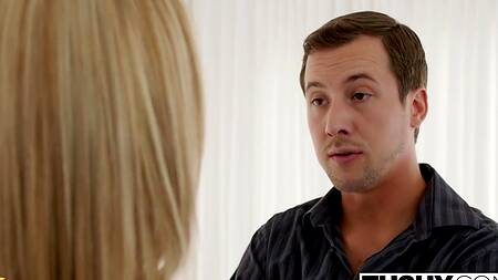 Блондинка трахается в попку, чтобы вернуть страсть в отношения