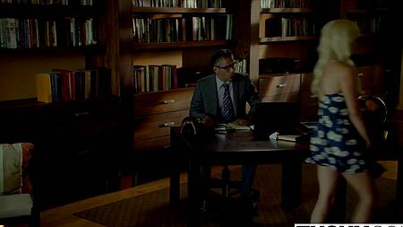 Учитель отшлепал студентку и трахнул её в попку