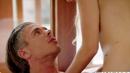 Учитель отшлепал студентку и трахнул её в попку