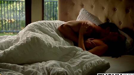 Красотка наконец решается на двойное проникновение