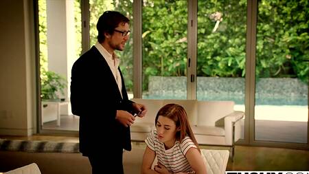 Рыжая студентка доверяет попку только репетитору