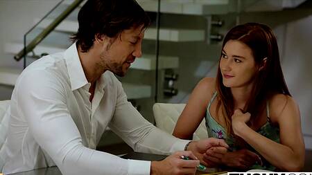 Рыжая студентка доверяет попку только репетитору