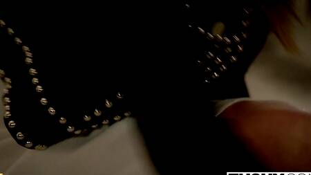 Рыжая студентка доверяет попку только репетитору