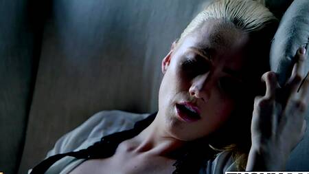 Милая секретарша хочет чтобы босс её отшлепал и поимел в попку