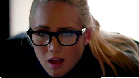 Милая секретарша хочет чтобы босс её отшлепал и поимел в попку