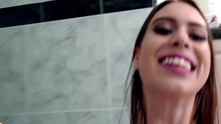 Познакомилась с парнем в кафе и пошла к нему ебаться