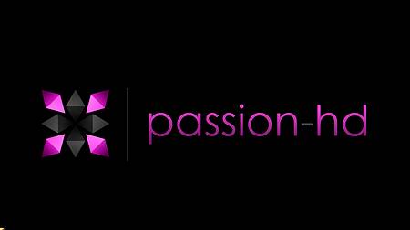 Подруги целуются и обмениваются парнями