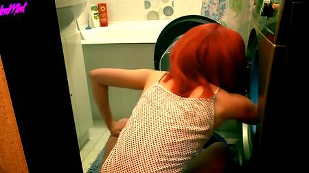 Русский пацан воспользовался пиздой сестры застрявшей в стиралке