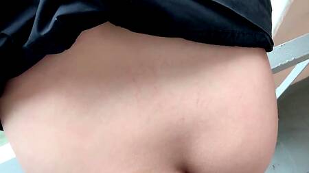 Секс в подъезде с привлекательной русской незнакомкой