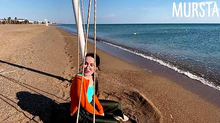 Блондин запикапил на пляже безотказную в постели русскую девку