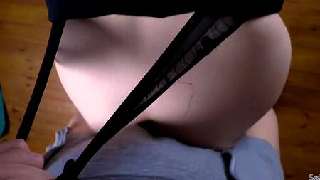 Оприходовал с порога русскую девку в сексуальных колготках