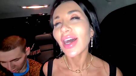 Русское порно в автомобиле с синтоловым качком Руки Базуки