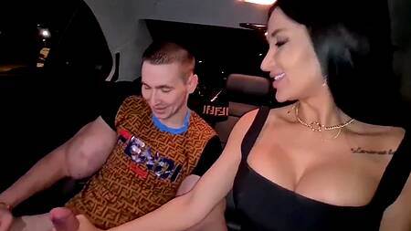 Русское порно в автомобиле с синтоловым качком Руки Базуки