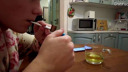 Русский пацан наслаждается сексом с молодой толстушкой