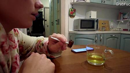 Русский пацан наслаждается сексом с молодой толстушкой