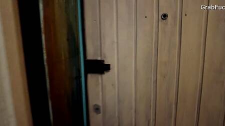 Русский пацан наслаждается сексом с молодой толстушкой