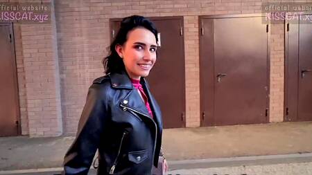 Запикапил и отодрал на улице симпатичную брюнетку