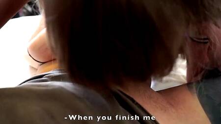 Неугомонный любовник растягивает влагалище молодой девке