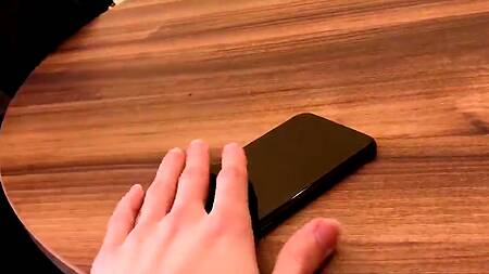 Наклонил раком и нежно чпокнул русскую темноволосую телочку