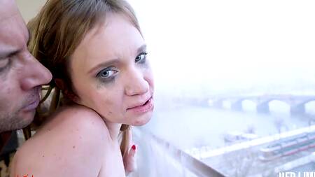 Грубый мужик нещадно ебет в жопу и застает лизать себе очко