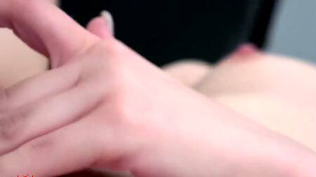 Милой худышке очень хочется сниматься в порно