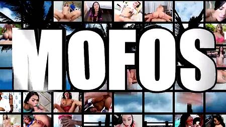 Член сводного брата удовлетворяет сильнее, чем вибратор