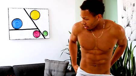 Негр хотел насладиться массажем, но трахнул блондинку