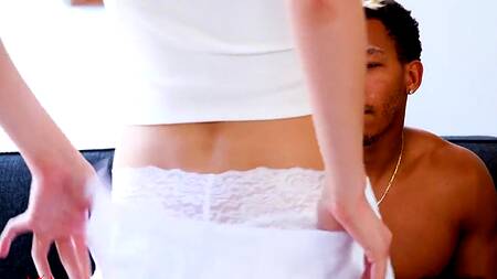 Негр хотел насладиться массажем, но трахнул блондинку