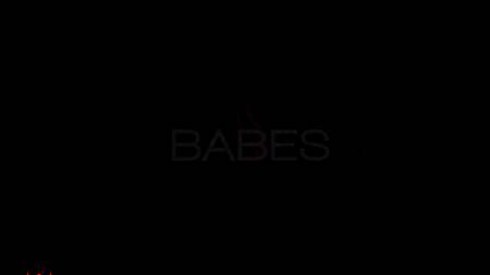 Худышке в красивом белье хочется секса после работы