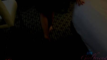 Сводная сестра просит сделать массаж ног, а брат ласкает её киску