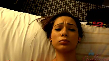 Сводная сестра просит сделать массаж ног, а брат ласкает её киску