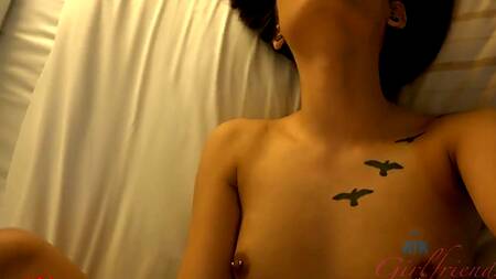 Сводная сестра просит сделать массаж ног, а брат ласкает её киску