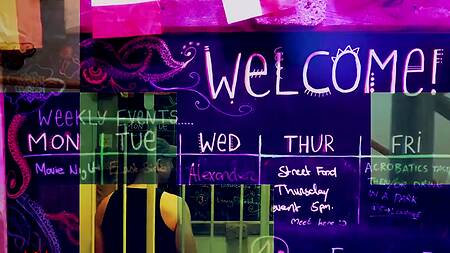 Уборщик хостела становится свидетелем мастурбации девушки