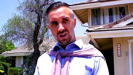 Пока жена спит, муж рядом ебет её подругу в черном белье