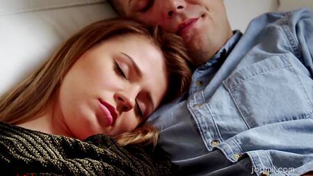 Красивой худышке приснился нежный секс с любимым