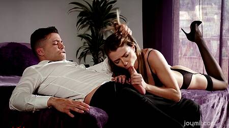 Красивой худышке приснился нежный секс с любимым