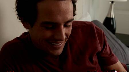 Сводная сестра не знала, что сбрасывает нюдсы брату