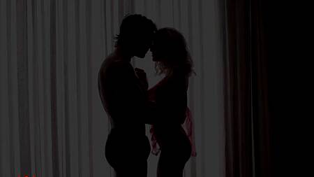 Худышка в розовом белье хочет нежного секса