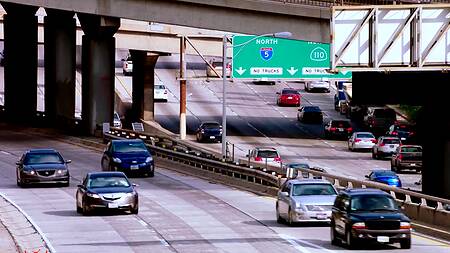 Красотка отдыхает от работы, наслаждаясь большим членом