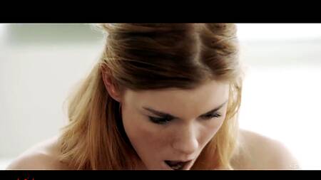 Нежный секс с любимым помогает скрасить зимний день