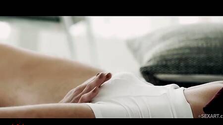 Нежный секс с любимым помогает скрасить зимний день