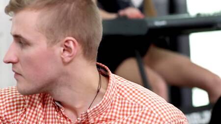 Трахаться у русской пары получается лучше, чем играть на инструментах