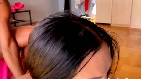 Горячая брюнетка страстно отдалась неграм с большими болтами