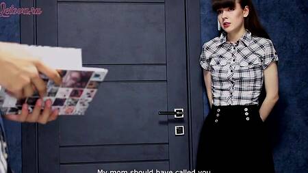 Начальник училища сношает в кабинете молодую русскую студентку