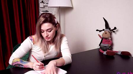 Русская девушка фантазирует о сексе с родным братом