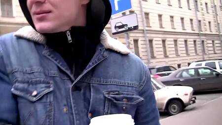 Русские пикапиры оприходовали с двух сторон симпатичную телочку