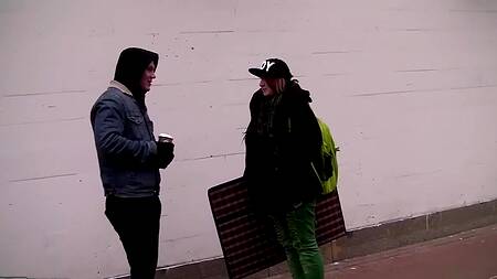 Русские пикапиры оприходовали с двух сторон симпатичную телочку