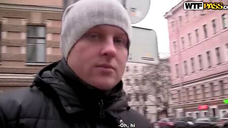 Русские пикапиры оприходовали с двух сторон симпатичную телочку