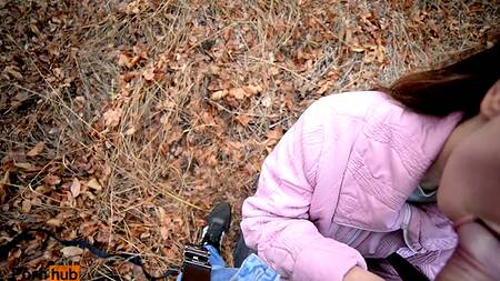 Русская шлюха предложила незнакомцу перепихнутся в парке