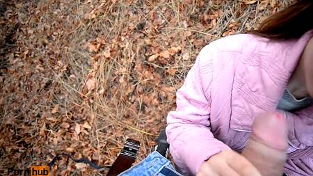 Русская шлюха предложила незнакомцу перепихнутся в парке